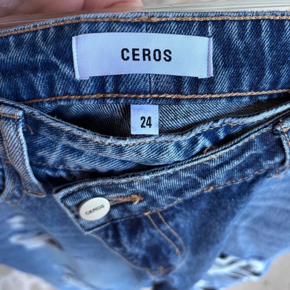 Blue Straight Leg‎ Distressed Jeans with Raw Hem